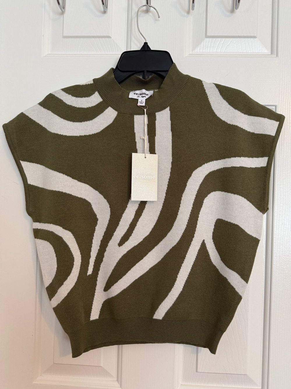 eesome Olive & Cream Patterned Knit Short-Sleeve Sweater